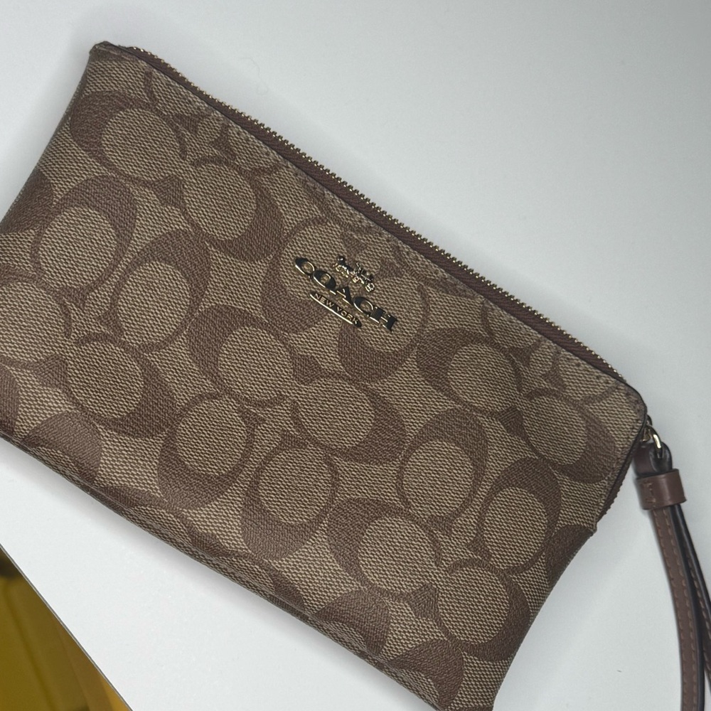 Coach Signature Leather Wristlet Brown Tan Zip Pouch Wallet Clutch timeless util